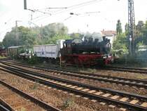Lok 4 der Dampfbahn Fr�nkische Schweiz mit drei historische Wagen aus dem Zug fotorafiert am 16.9.07 in F�rth 