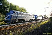 15.9.2007: Zwei Nohab-Nasen (links 1147 + rechts 1149 - ex DSB) bringen einen Schotterzug zur Bahn - Baustelle bei Schandelah (Braunschweig). Eine �berbelichtung der zweiten Lok lie� sich wegen der tiefstehenden Sonne nicht vermeiden. :-(
_�ber das Wochenende vom 14. -> 16.09.2007 wurde auf der Strecke Braunschweig -> Helmstedt bei Schandelah eine Eisenbahnbr�cke �ber die im Bau befindliche A39 eingehoben.
Bei diese Gelegenheit wurden auch (soweit mir bekannt) mindestens 2 Bahn�berg�nge in Schandelah und bei Weddel saniert.