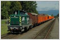 Durchfahrt des VG 71383 in Premst�tten-Tobelbad mit dem 1.247 Tonnen schweren Holzganzzug aus Finnentrop mit 1100.1 an der Spitze und 1500.3 als Schiebe am 10.9.2007
