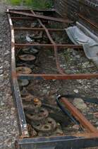 Am Stellwerk 2 in Zw�nitz kann man heute die Umlenkrollen f�r die Stelldr�hte der Signale und Weichen der Scheibenberg-Stollberger Seite des Bahnhofs erkennen, 13.09.07