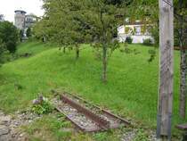 Das Wohl letzte St�ck Gleis der BrMB (Brunnen Morschach Axenstein Bahn) hier in der N�he von Morschach wird es als Erinnerung an diese Bahn, die von 1905 - 1969 ihren Dienst tat, ausgestellt. Ein kleiner InfoHolzpfosten steht auch noch daneben. (17.08.2007)