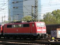 Eine 111 f�hrt ende April vor dem Mannheimer Victoria Turm vor meine Kamera
