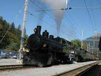 am Sonntag 16.09.2007 wurde in Klosters eine Zugskreuzung
abgewartet.Die G 4/5 108 und die G 4/5 107 hatten hier einen Zwischenhalt dort wurden die Damfveteraninen unter anderem geschmiert.