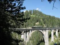 Hier fuhren am 16.09.2007
die beiden Dampfloks G 4/5 108 und G 4/5 107
bei einer spektakul�ren Scheinanfahrt
�ber das Wiesnerviadukt.