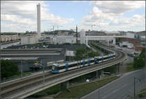. Hochtrasse -

Tvärbanan, Hochtrasse bei der Skanstullsbron. Blick von der Skanstullsbron in Richtung Osten nach Hammarby mit der aufgeständerten Rampentrasse. 

Stockholm, 17.08.2007 (M)