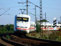 Hier der selbe ICE nur am Tag darauf und 800 Meter weiter. (23.09.2007 kurz vor Plattling.)