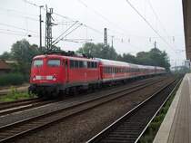 Die RB nach Hannover Hbf steht noch abgeb�chelt auf dem Abstellgleis (110 506) Minden (25.8.2007)