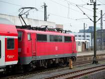 111 084 steht zur weiterfahrt nach Braunschweig in Hannover Hbf (25.8.2007)
