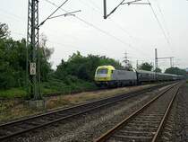 Remsbahn 2004 - Das Objekt der Begierde! Eurosprinter ES 64P-001 (ex DB 127 001), sozusagen die Mutter aller Neubauloks, bringt am 07.08.2004 einen Extrazug der IGE von Hersbruck nach Stuttgart. Hier durchf�hrt der Zug den Bahnhof Endersbach an der Remsbahn. Wenn ich mich recht erinnere war der Besteller der SWR und hier die Sparte  Eisenbahn-Romantik .