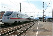 411 011  B E R L I N  f�hrt nach der gestlichen Regenfahrt (ID 137402) als ICE 116 von Wien Westbahnhof nach M�nchen Hauptbahnhof. Hier durchf�hrt der Zug den Bahnhof Rosenheim planm��ig ohne Versp�tung.