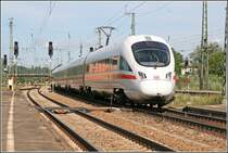 Nachschuss auf den 411 011  B E R L I N  der planm��ig den Bahnhof Rosenheim, als ICE 116 nach M�nchen, durchf�hrt. Trotz des Streikes ist er planm��ig unterwegs. (03.07.07)
