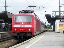 Br.120 102-9 ist im Juli 2007 mit einem IC nach M�nchen Hbf unterwegs, hier bei der Durchfahrt des Bahnhofes M�nchen-Pasing. 