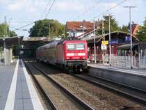 24.09.07, 143 162-6 schiebt eine RB nach Verden Aller, auf genommen beim Halt in Achim.