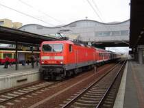 BR143 346-5 schob hier gerade eine RB in den Potsdamer Hbf und mute zwangslufig eine Pause einlegen, da der RB eine Grundreinigung bevorstand. (14.07.04)