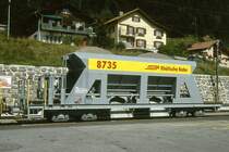 RhB - Fad 8735 am 01.09.1993 in Tiefencastel - Selbstentlade-Schotterwagen 4-achsig mit 1 offenen Plattform - �bernahme 20.08.1993 - JMR - Gewicht 15,17t - Zuladung 33,00t - L�P 12,50m - zul�ssige Geschwindigkeit 80/B km/h - Versuchslackierung Logo RhB in deutsch auf gelben Untergrund - Lebenslauf: ex Fad 8735 - 02/2004 Fac 8735.
