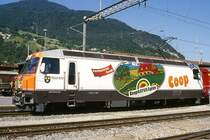 RhB - Ge 4/4 III 641  MAIENFELD  am 23.08.2000 in Landquart - Drehstrom-Universallokomotive - �bernahme 07.12.1993 - SLM5489/ABB - 3200 KW - Gewicht 62,00t - L�P 16,00m - zul�ssige Geschwindigkeit 100 km/h - Logo RhB deutsch - Werbung: COOP ab 11/1999
