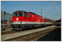 2143 071 am 16.9.2007 beim Verlassen des Wiener S�dbahnhofes mit dem EuRegio ER 2516  Carpatia  nach Bratislava hl.st. 