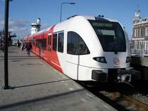 Ein St�dler GTW ist gerade eingefahren in Harlingen Haven. 