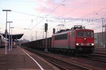 155 215-7 f�hrt am Abend des 25.09.07 mit CS 60706 von Harburg (Schwaben) nach Heilbronn und 140 443-3 als Schublok aus Gleis 6 des Aalener Bahnhofs aus.