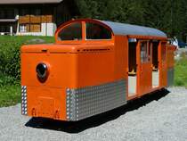 Ausrangierte Stollenlok auf dem Kinderspielplatz des Rest.Handeck .. Gleichnamige Post Haltestelle an der Pass - Strasse zum Grimsel .. Lok vermutlich ex KWO = Kraftwerke Oberhasli .. Keinerlei Beschriftungen zu finden an der Lok .. Bild  von 04.08.2007