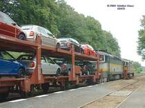 Zwei Baureihe 753 mit Auto-Ganzzug fhrt am 16.06.2004 von Liberec - Frydlant durch den Bahnhof Visnova nach Polen.