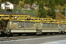 RhB - Fau 8754 am 13.10.1999 in Susch - Altschotter-Selbstentladwagen mit Kippvorrichtung, 2 Kippmulden und Schienenzangen f�r Altschotter mit F�rderband 4-achsig mit 1 offenen Plattform - �bernahme 08.09.1978 - JMR - Gewicht oF 19,08t - Zuladung 29,00t - Gewicht mF 22,10t - Zuladung 26,00t - L�P 11,90m - zul�ssige Geschwindigkeit 80/B km/h - �2=09.05.1994 - Lebenslauf: ex Fau 8754 - 07/2003 Xa-u 9444 - ? M�ller AG Xa-u 9444.
