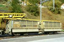 RhB - Fau 8756 am 13.10.1999 in Susch - Altschotter-Selbstentladwagen mit Kippvorrichtung, 2 Kippmulden und Schienenzangen f�r Altschotter mit F�rderband 4-achsig mit 1 offenen Plattform - �bernahme 15.09.1978 - JMR - Gewicht oF 19,07t - Zuladung 29,00t - Gewicht mF 22,10t - Zuladung 26,00t - L�P 11,90m - zul�ssige Geschwindigkeit B/80 km/h - �=04.09.1978 - Lebenslauf: ex Fau 8756 - 07/2003 Xa-u 9446 Xa-u 9445.
