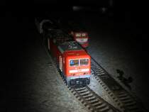 BR 143 921 kurz vor der Abfahrt vom Abstellgleis. Der Tf wartet nur noch auf die Freigabe des FDL. Im Hintergrund ist 218 350 zu sehn