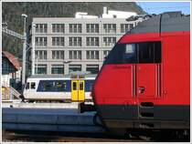 Re 460 L�wenberg trifft NPZ vor dem Neubau Alex in Chur am letzten sch�nen Herbsttag. L�wenberg ist die Ausbildungsst�tte der SBB bei Murten. (24.09.2007)