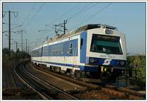 RSB 8 von Wien S�d nach Wiener Neustadt am 16.9.2007 bei der Querung der Ostbahnbr�cke �ber die Neue Donau kurz vor der Durchfahrt der S-Bahnstation Wiener Lobau.