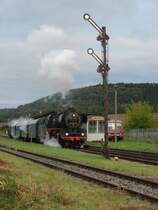 DR 50 3708-0 mit einem Sonderzug der  Traditionsgemeinschaft 50 3708 e.V.  von Freyburg (Unstrut) �ber Artern nach Halberstadt, bei der Ausfahrt in Laucha (Unstrut); 08.09.2007