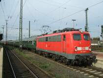 BR 110 236-7 mit Sonderzug von M�ller - Reisen im Dortmunder
Hbf. auf Gleis 18 in Richtung M�nster.(28.09.2007)