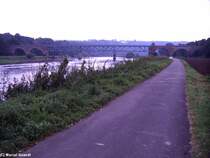 Das wohl sch�nste Bauwerk der ex KBS 249:Die Weserbr�cke von F�rstenberg.Diese Br�cke ist oft auf Postkarten zu finden.
Es sieht so aus als ob jeden Augenblick ein ETA �ber die Br�cke fahren w�rde.