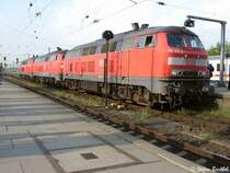 Lokzug mit 218 413-3, 218 488-5 und 218 256-6 in Hamburg Altona.
Mai 2004
