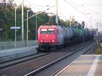 145-CL 014 der HGK vor einem Kesselzug zum G�terbahnhof nach Bitterfeld in LBGK.