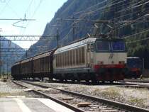 Die E 652 092 f�hrt mit einem G�terzug auf dem Brennerpass ein am 23.09.2007