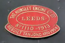 Im Muzium Sabah in Kota Kinabalu ist unter Anderem auch diese Dampflok mit bewegter Geschichte ausgestellt. 1912 mit Achsfolge 2'C2't von Hunslet Engine Co. Ltd., Leeds / England (Fabr.Nr. 1091) gebaut erhielt die Lok die NBR-Nummer 13 und den Nahmen GAYA. 1954 erfolgte der Umbau in Achsfolge 2'C mit dem Tender von der NBR 290 (Baron Emil) und die Umnummerung in NBR No.6. Ab 1958 trug die Lok dann bis zur Ausmusterung 1968 die NBR(später JKNS) Nummer 3-006. - Das Bild vom 09.Februar 2025 zeigt das, an der 3-006 angebrachte Fabrikschild welches allerdings von der ebenfalls 1954 umgebauten, 1958 ausgemusterten und verschrotteten NBR No.8 (ex NBR 16, Weston) stammt.