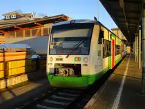 Die Morgensonne ging,am 03.Februar 2025,am Bahnhof Meiningen auf,als ich dort den EIB VT 004 fotografierte.
