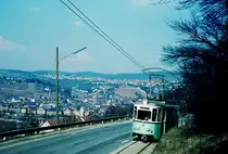 END Straßenbahn Esslingen-Nellingen-Denkendorf__Die aber auch nach Scharnhausen und Neuhausen fuhr.__Solo-Tw 13 nach Denkendorf kurz vor der Ausweichhaltestelle 'Zollberg'.__05-04-1971 