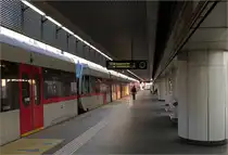 Auf Bahnfoto-Tour durch Wien - eine Chronologie (Mi. 05. Feb. 07:54)

Zur Zeit meines Wien-Besuchs endete die U6 von Siebenhirten her im Bahnhof Spittelau aufgrund von Bauarbeiten an der weiterführenden Strecke. Die Bahnen wendeten an beiden Bahnsteigen. Hier wartet ein Zug auf seine Rückfahrt nach Siebenhirten.

05.02.2025 (M)