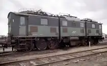 Die 1924 von SSW Linz gelieferte 191 002 stand am 14.03.1982 im damaligen Bw. Nürnberg Hbf. Diese Lok wurde zuvor als Heizlok in Neustadt (Aisch) verwendet. Der Zugang zum damals noch nicht zugänglichen Bw. war mit der freundlichen Hilfe von einer Streifenwagenbesatzung der Bahnpolizei möglich, denen ich beim Versuch, die Lok durch den Zaun zu fotografieren, aufgefallen war und die mich als Hobbyeisenbahnfotograf auf das Bw.-Gelände begleiteten. Motto: Die Polizei, Dein Freund und Helfer!