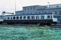 627 001 im Jahr 1981 im damaligen Bw. Kempten. Im Gegensatz zu allen bisher bei bahnbilder.de veröffentlichten Aufnahmen hatte diese Vorserienlok zum Zeitpunkt der Aufnahme noch eine Mittelpufferkupplung.
