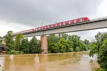 Das Jahrhundert Hochwasser Anfang Juni 2024 was uns dieses Motiv entstanden lies. So fuhr eine Vollzug-Leistung mit der BR430 von der S-Bahn Stuttgart hier über das Marbacher Viadukt, um von dort seine Fahrt nach Backnang fortzusetzen. - 02.06.2024
