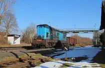 Übergabe aus Kynsperk nad Ohri mit einem EaWaggon beladen mit Schrott.  Hier passiert die letzte noch in CD Cargo hand befindliche Hummel 771 182 den Bahnhof Nebanice. Der Mn 87303 ist am 18.02.2025 aufgenommen worden. 
