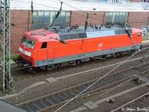 120 157-3 wartet im Vorfeld des Hamburger Hbf auf EC 179 von Westerland. Leider stren bei diesem Fotostandpunkt die Oberleitungen etwas.
Juni 2004