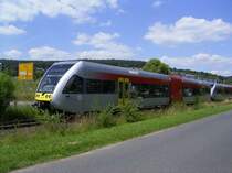 Deutschland/Unternehmen/Butzbach-Licher Eisenbahn (BLE)

Ein GTW 2/6 der BLE am 26.06.2004. Im Rahmen der Veranstaltung  Mit der Eisenbahn an Kinzig und Fulda  fuhr dieser GTW 2/6 u.a. auf der Strecke Bad Hersfeld-Niederaula-Breitenbach/H, auf der seit 9 Jahren kein Personenzug mehr verkehrte.