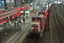 Die BR365 beim Rangieren im Hamburger Hbf.(18.07.04)
