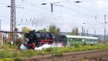 DR 52 8154-8 mit einem Sonderzug des Eisenbahnmuseums  Bayerischer Bahnhof zu Leipzig e.V.  von Leipzig-Plagwitz �ber Jena zur�ck nach Leipzig, bei der Ausfahrt in Naumburg (Saale) Hbf; 07.10.2007