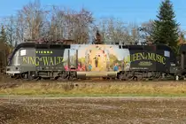 1116 216    200 Jahre Johann Strauss  an einem Railjet am 23.11.2025 bei Eglharting gelichtet.