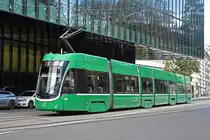 Be 6/8 Flexity 5001, auf der Linie 2, fährt am 02.09.2025 zur Haltestelle Messeplatz. Aufnahme Basel.